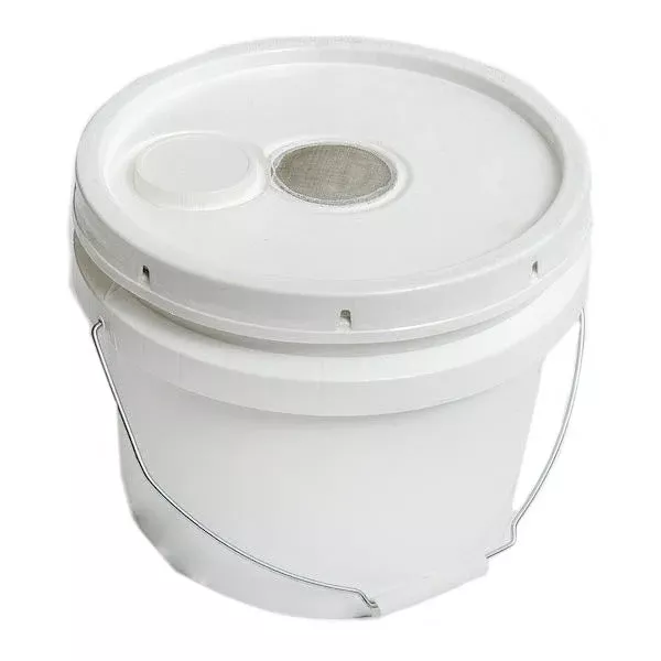 3-Gallon Feeder Pail with Metal Handle